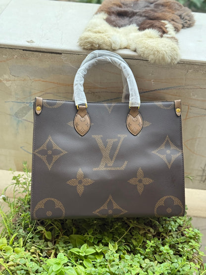 Louis Vuitton On the go MM ( Dual Color ) Master Series.