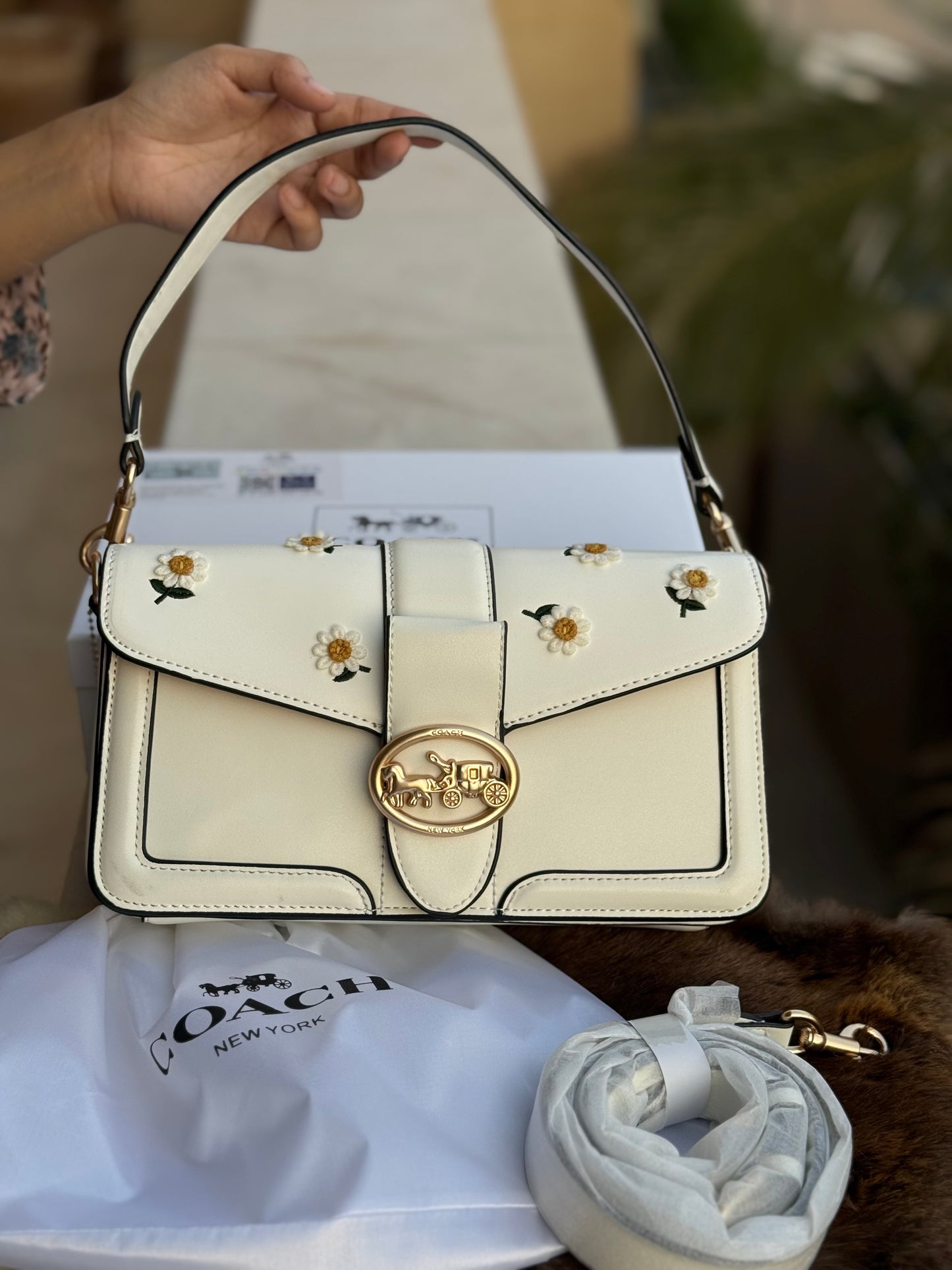 Coach Georgie shoulder bag in white with daisy embroidery.Same as original-Master Plus Series-Box included