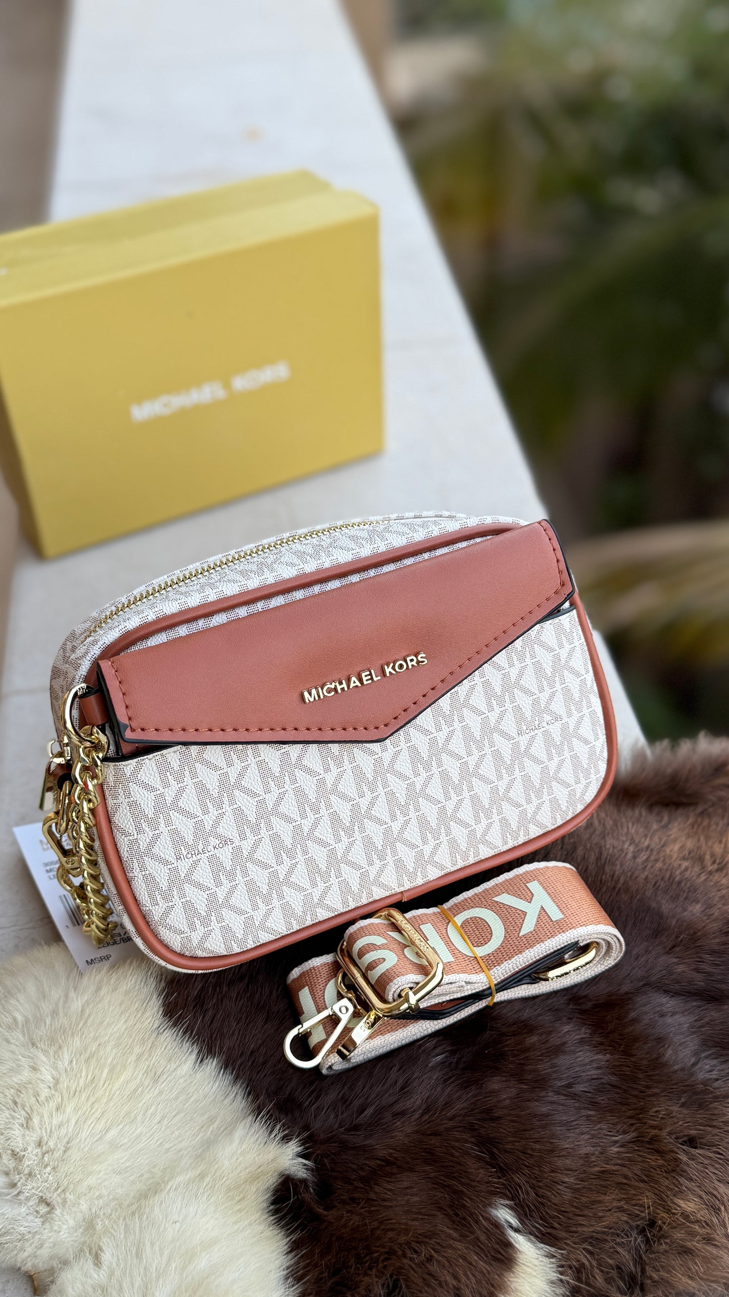 Michael Kors Crossbody With Detachable Wallet.
