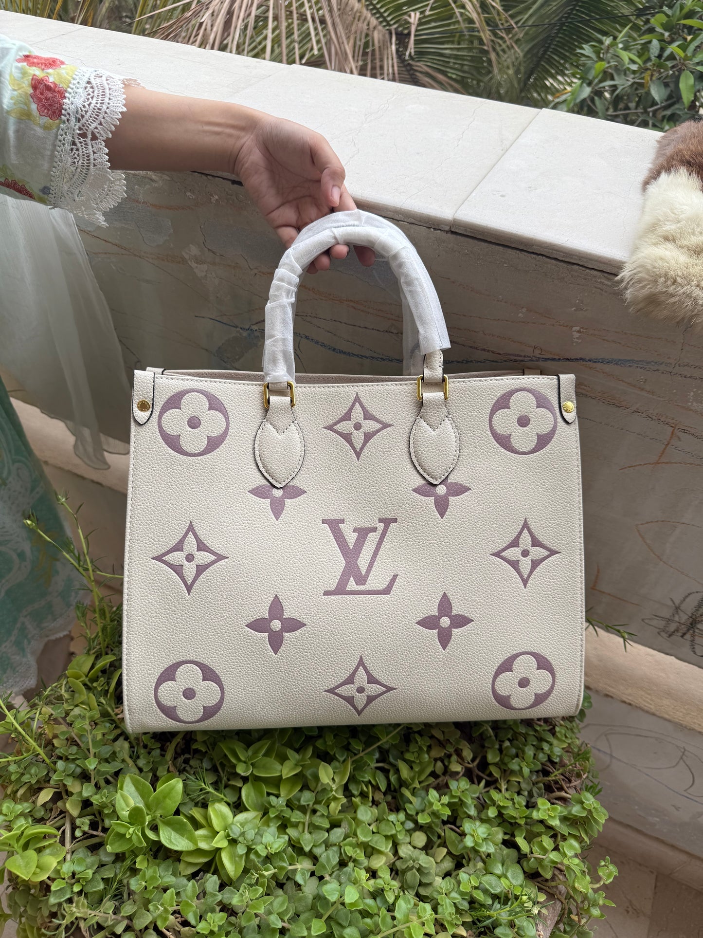 Louis Vuitton On the go MM Master Series.