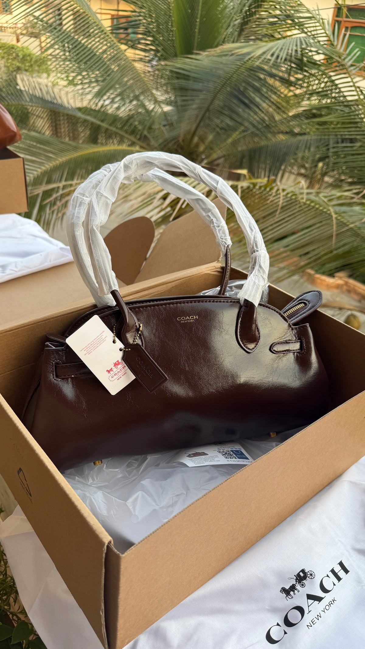 Coach Empire Carryall 34.
Master Plus series With Folding box.