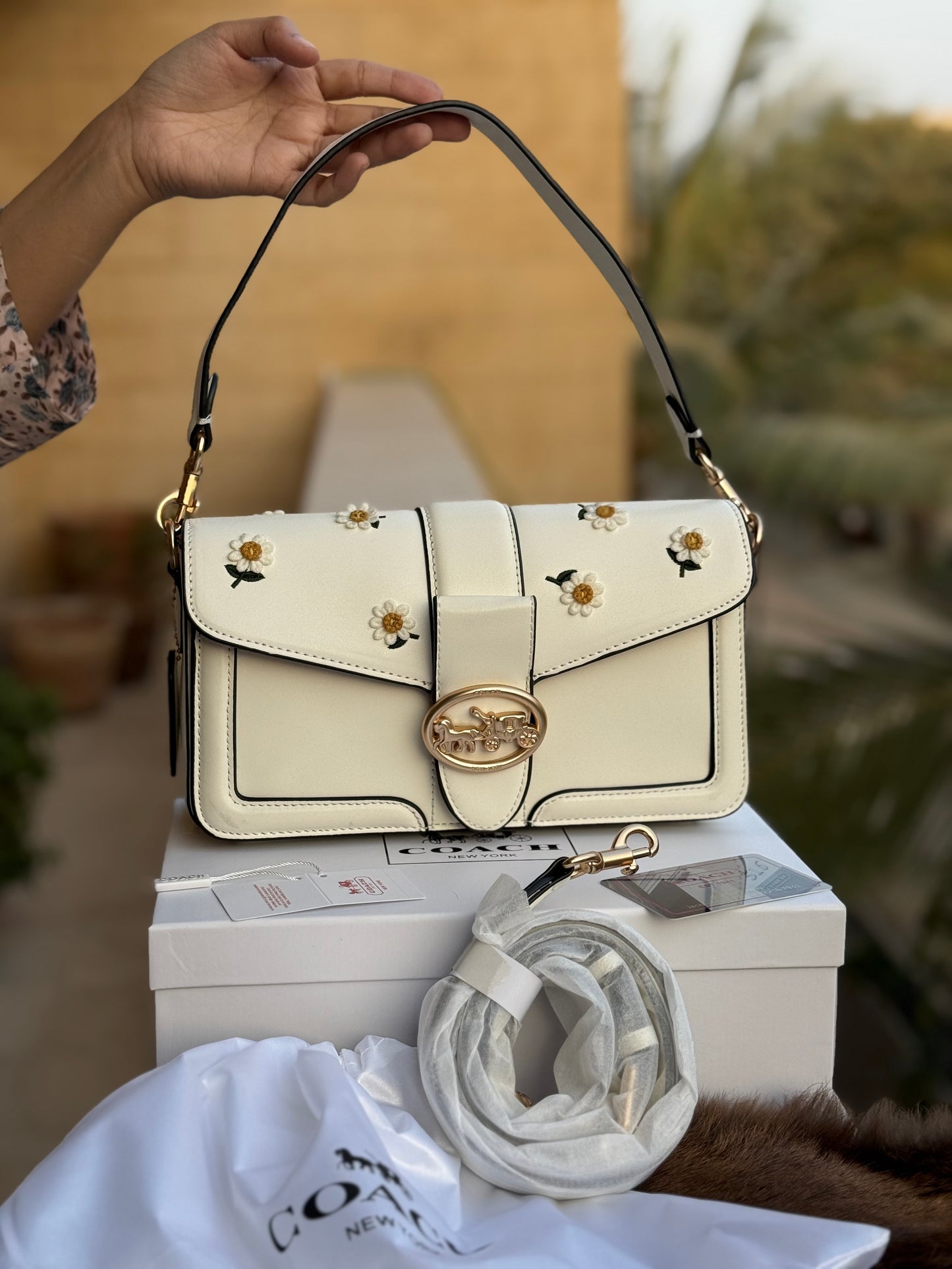 Coach Georgie shoulder bag in white with daisy embroidery.Same as original-Master Plus Series-Box included