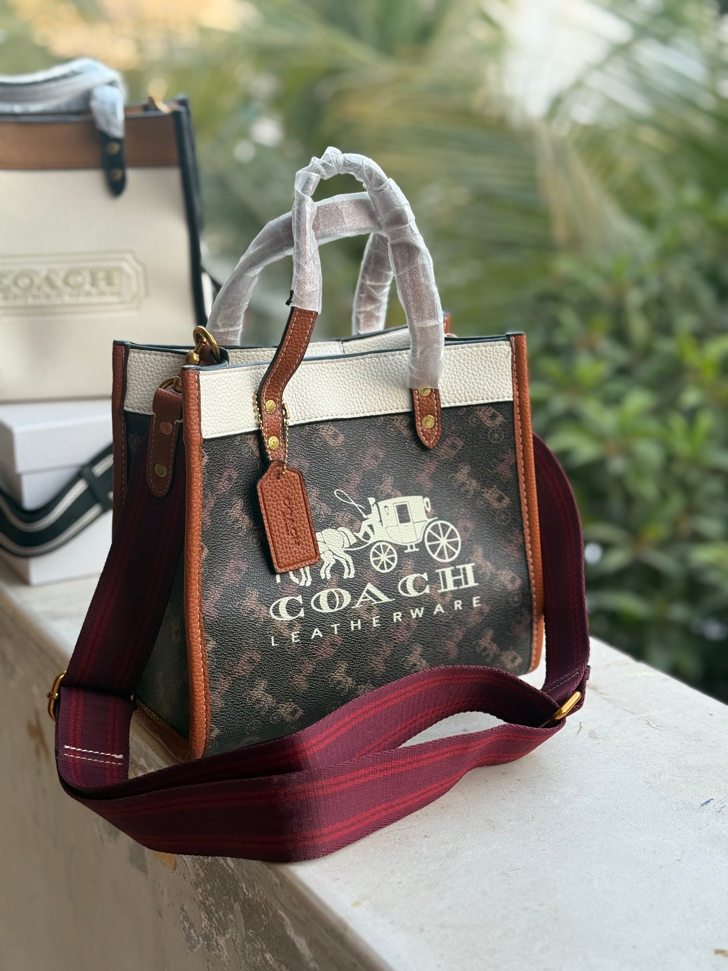 Coach Field tote 22 With Horse And Carriage Print