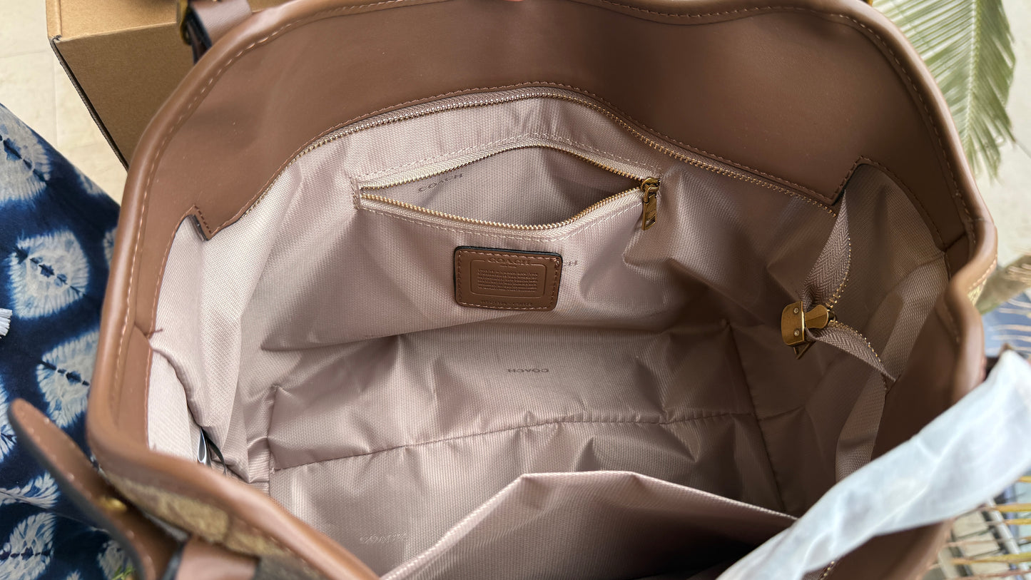 Coach Outlet Meadow Shoulder Bag-Folding Box-Master Series