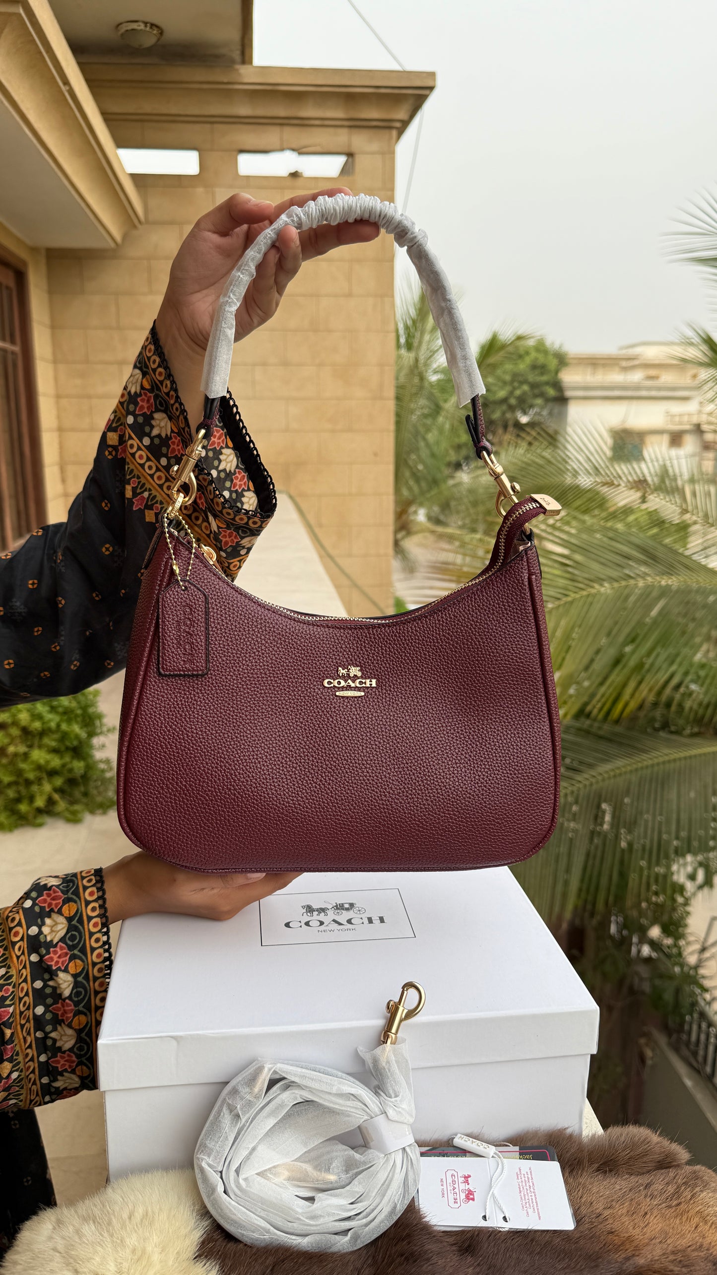 Coach Teri Hobo Large-With Box Master Series