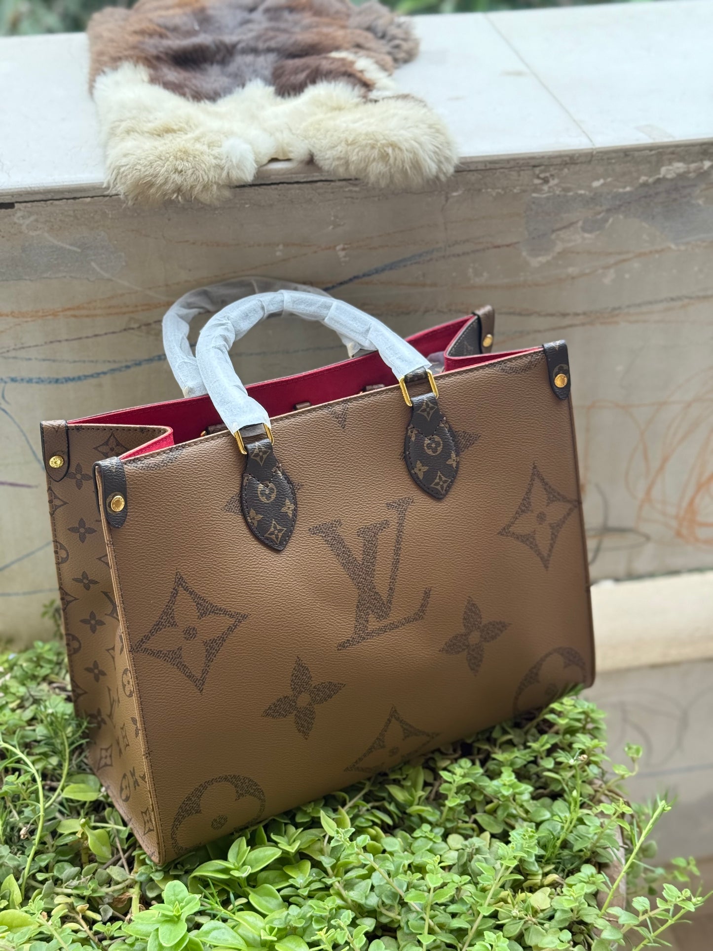 Louis Vuitton On the go MM ( Dual Color ) Master Series.