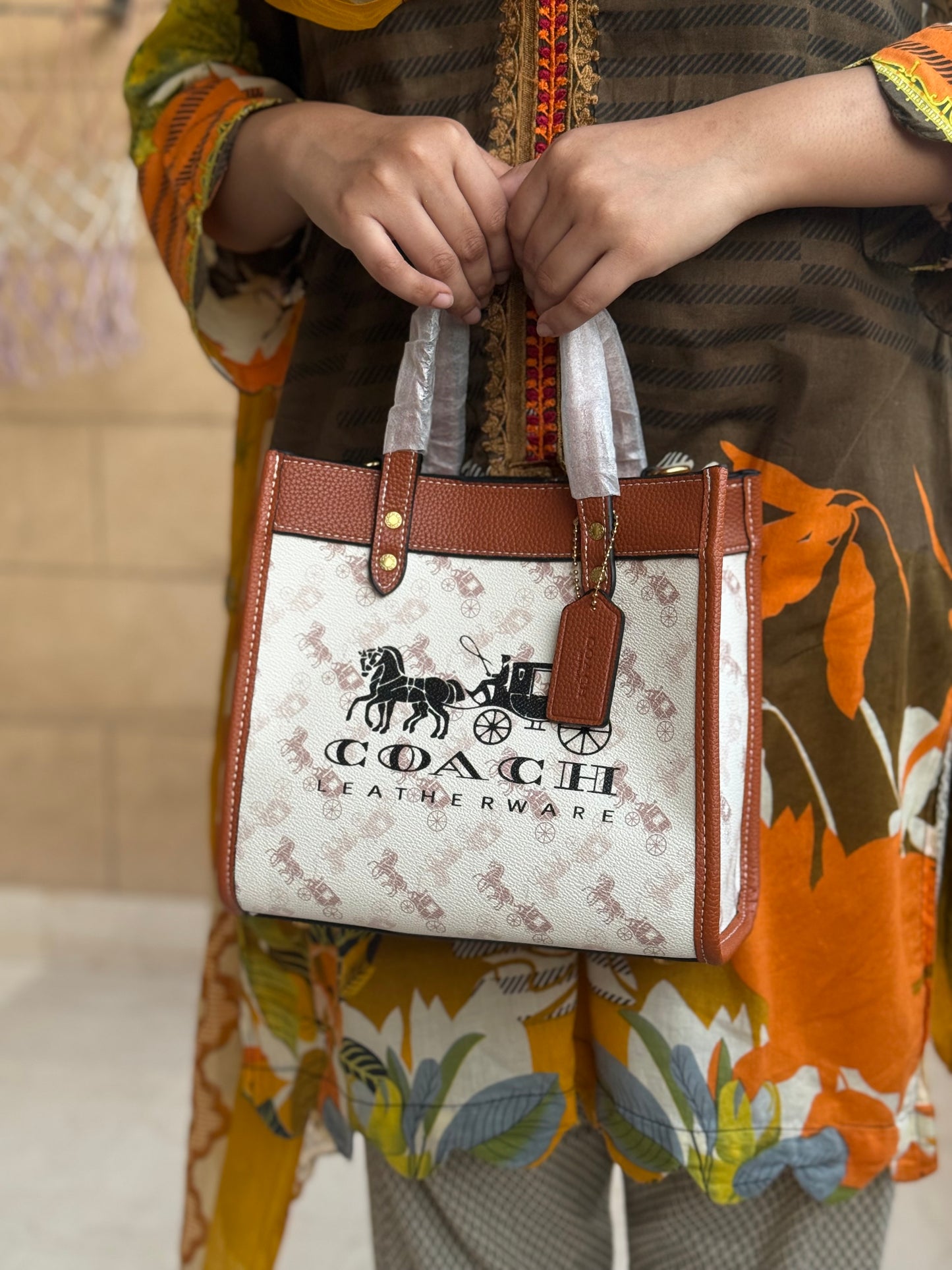 Coach Field tote 22 With Horse And Carriage Print