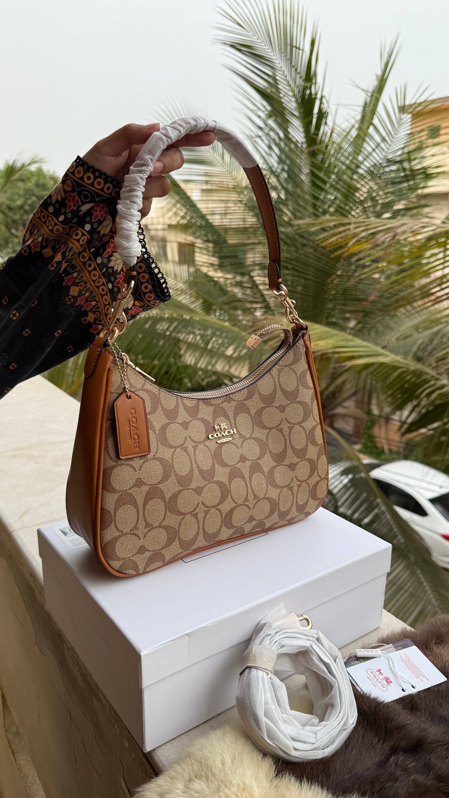 Coach Teri Hobo Large-With Box Master Series