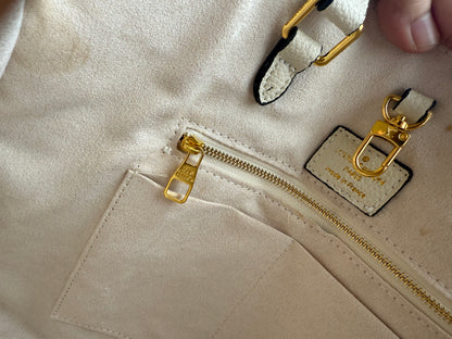Louis Vuitton On the go MM Master Series.