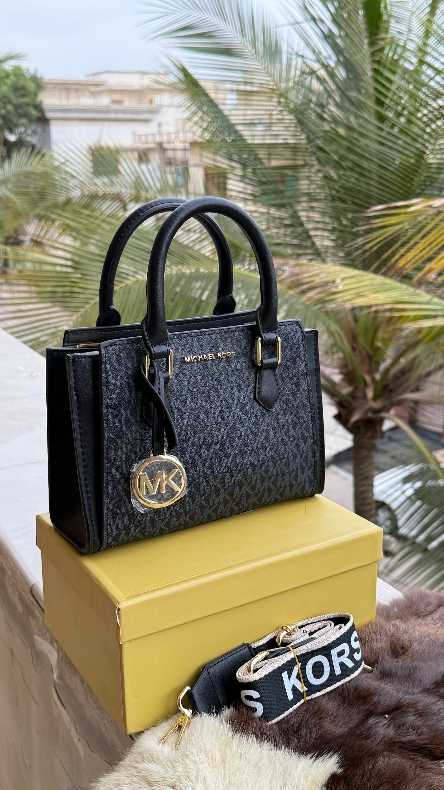 Michael Kors Satchel Small-With box-Master Series