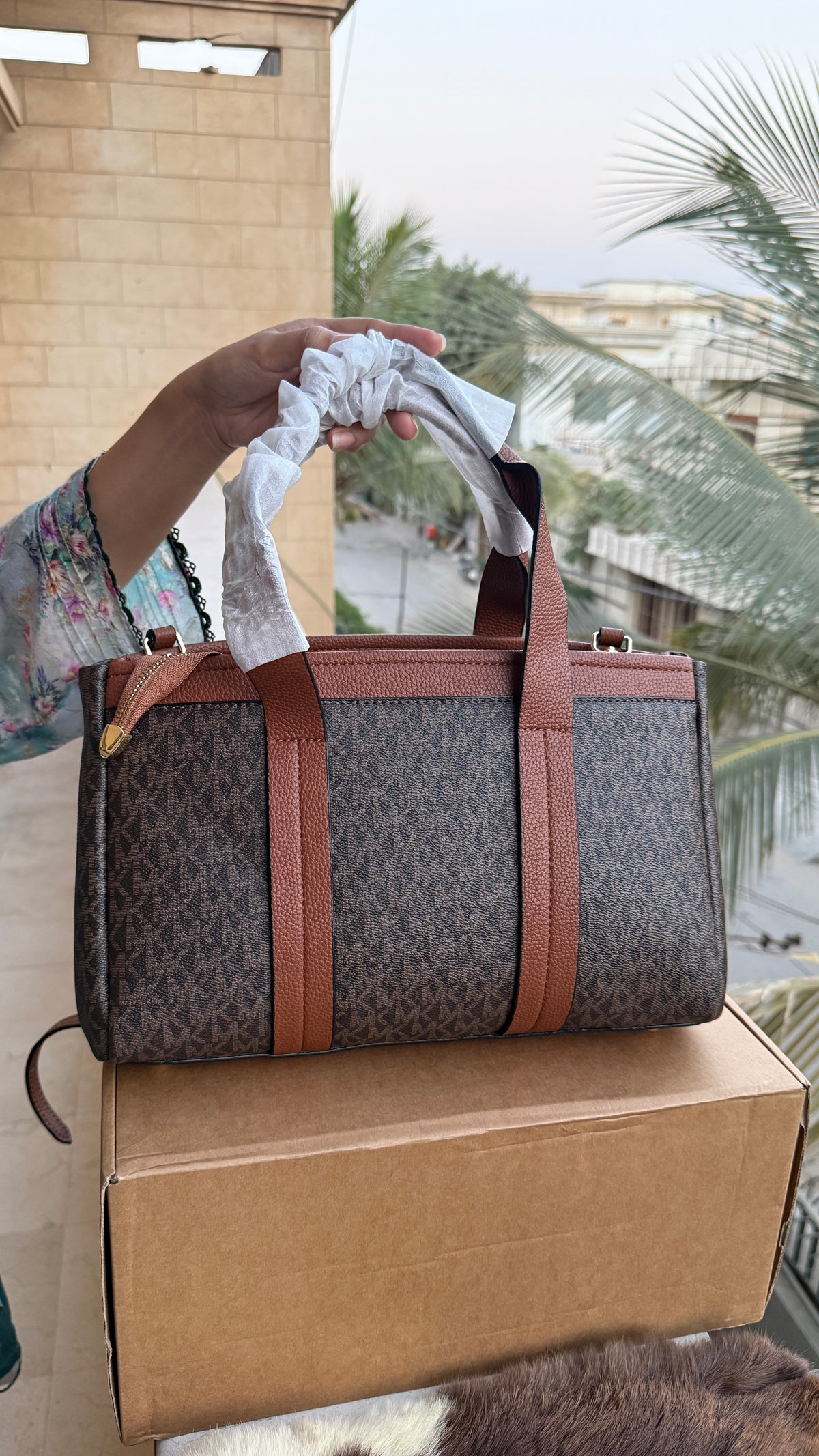 Michael Kors Romee Satchel-Master Plus Series-Folding Box